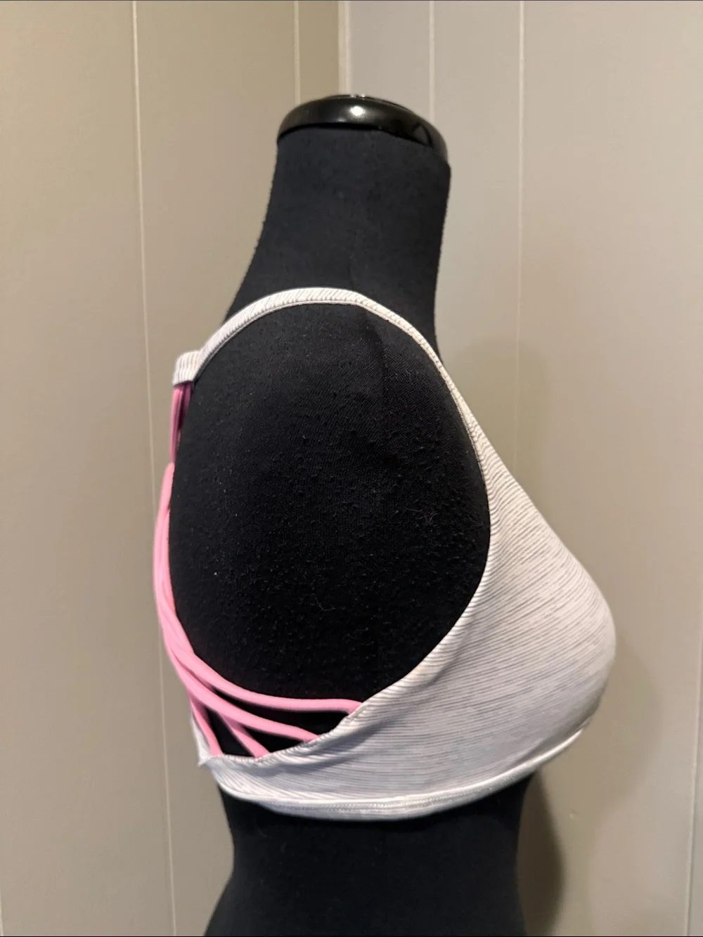 lululemon athletica Women’s 6 Striped Scoop Bralette in Light Gray and Pink